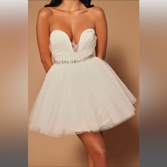 NEVER WORN - Picture 1 of 3